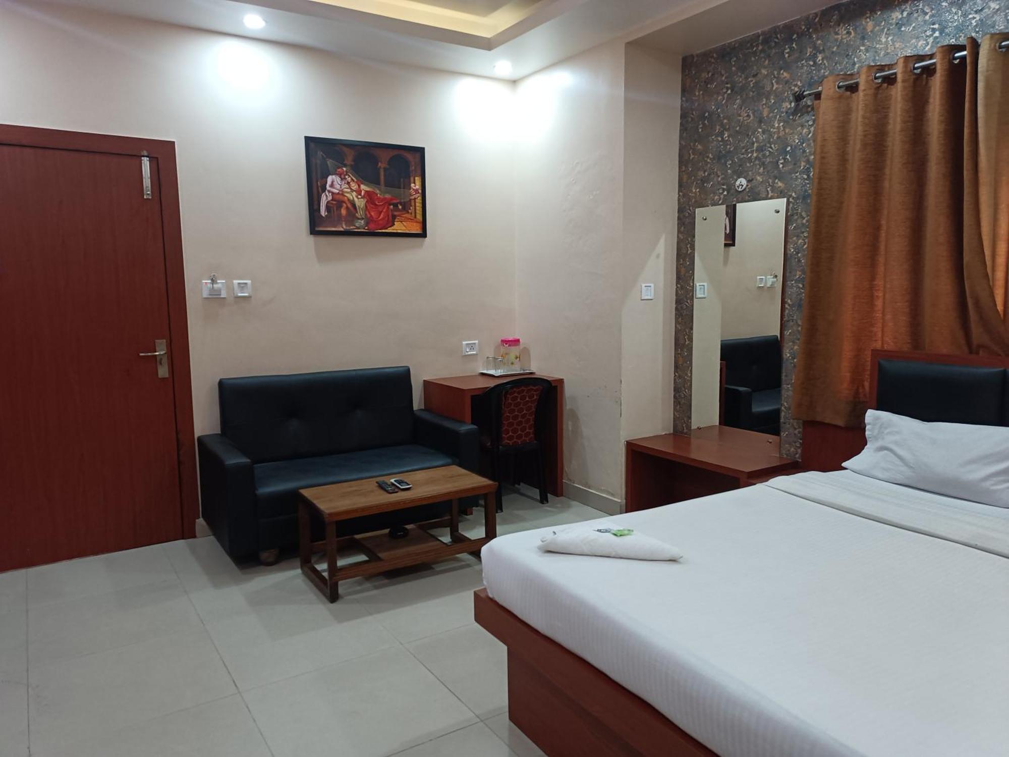 Hotel Sudakshina By Roh Silchar Bagian luar foto