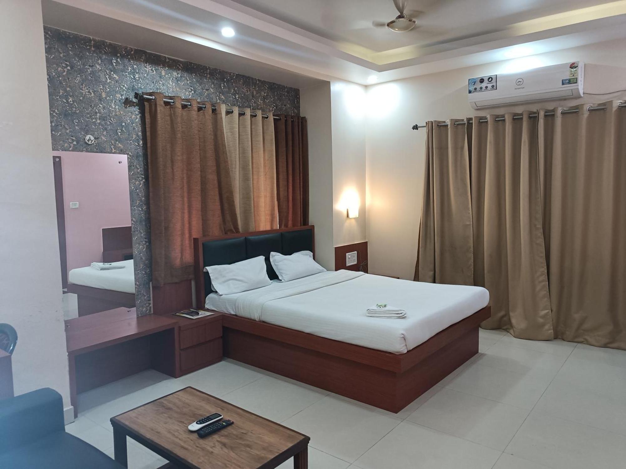 Hotel Sudakshina By Roh Silchar Bagian luar foto