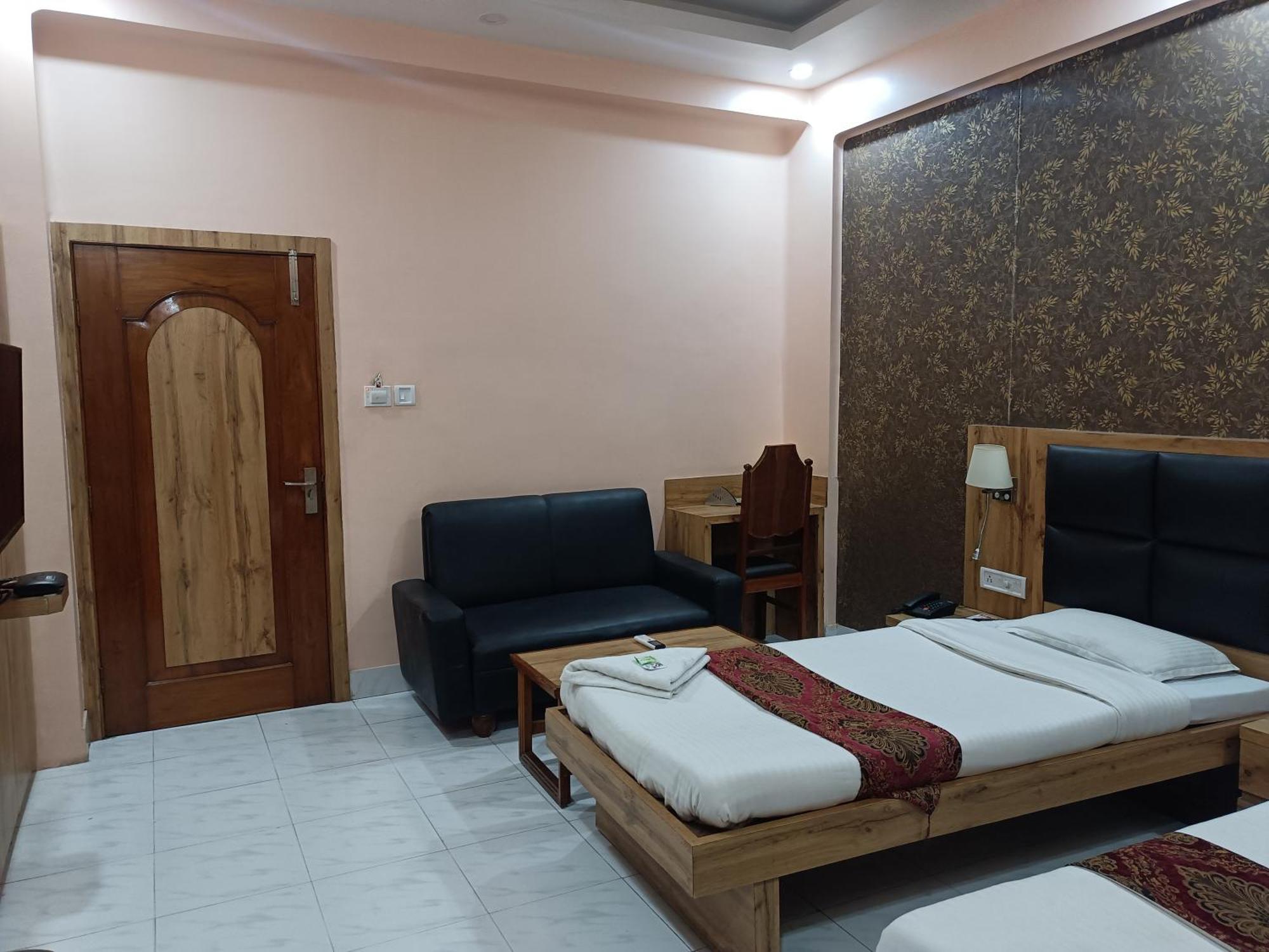 Hotel Sudakshina By Roh Silchar Bagian luar foto
