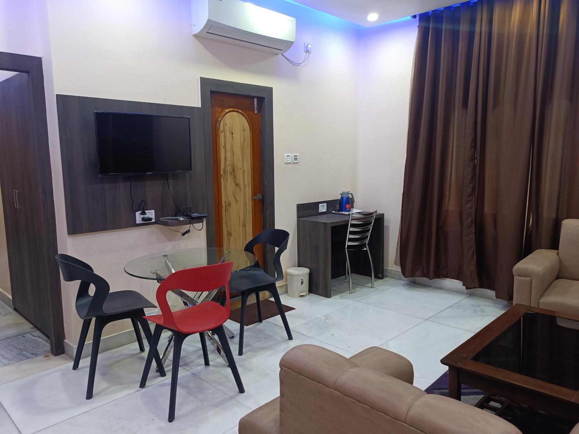 Hotel Sudakshina By Roh Silchar Bagian luar foto