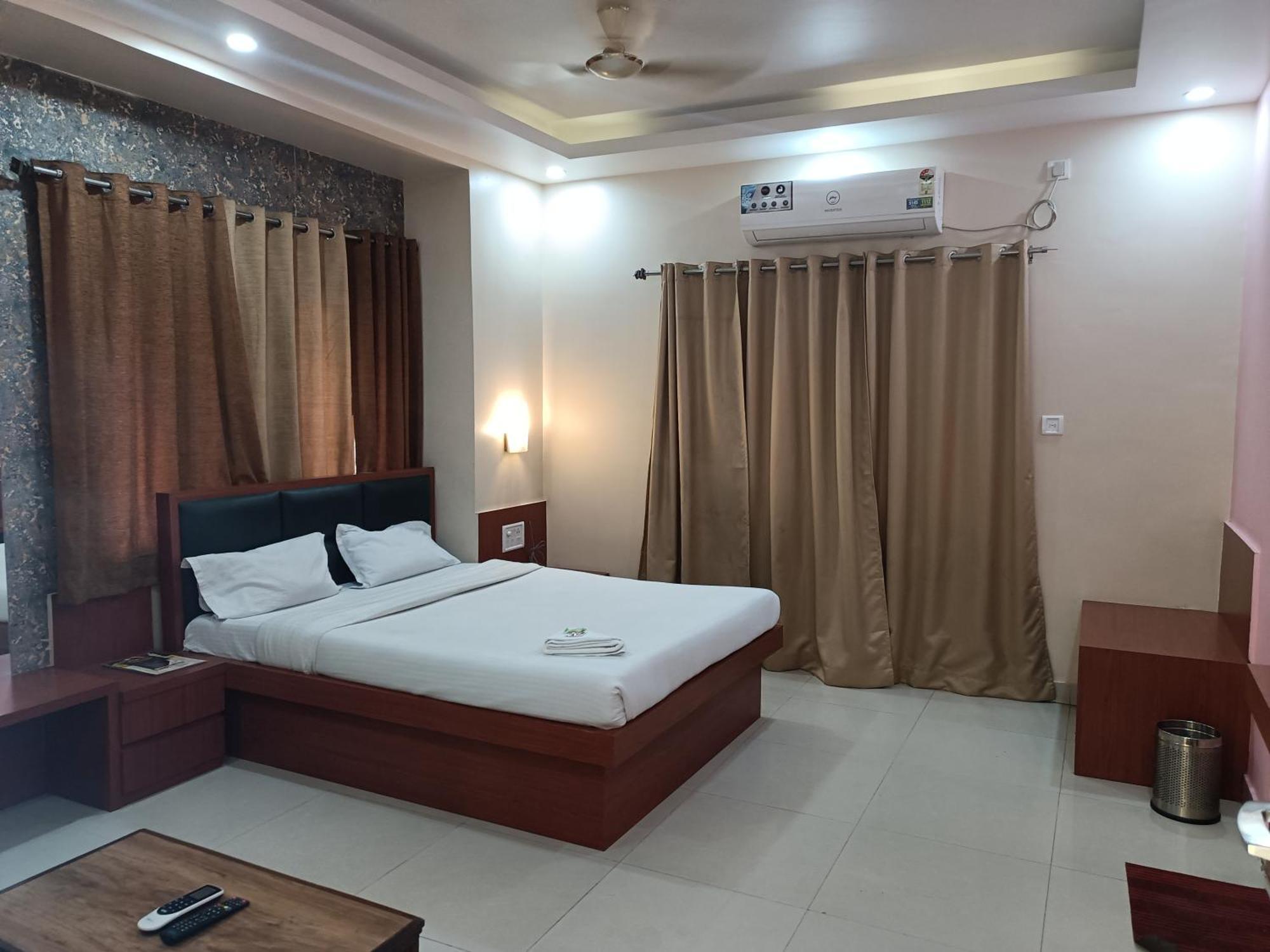 Hotel Sudakshina By Roh Silchar Bagian luar foto