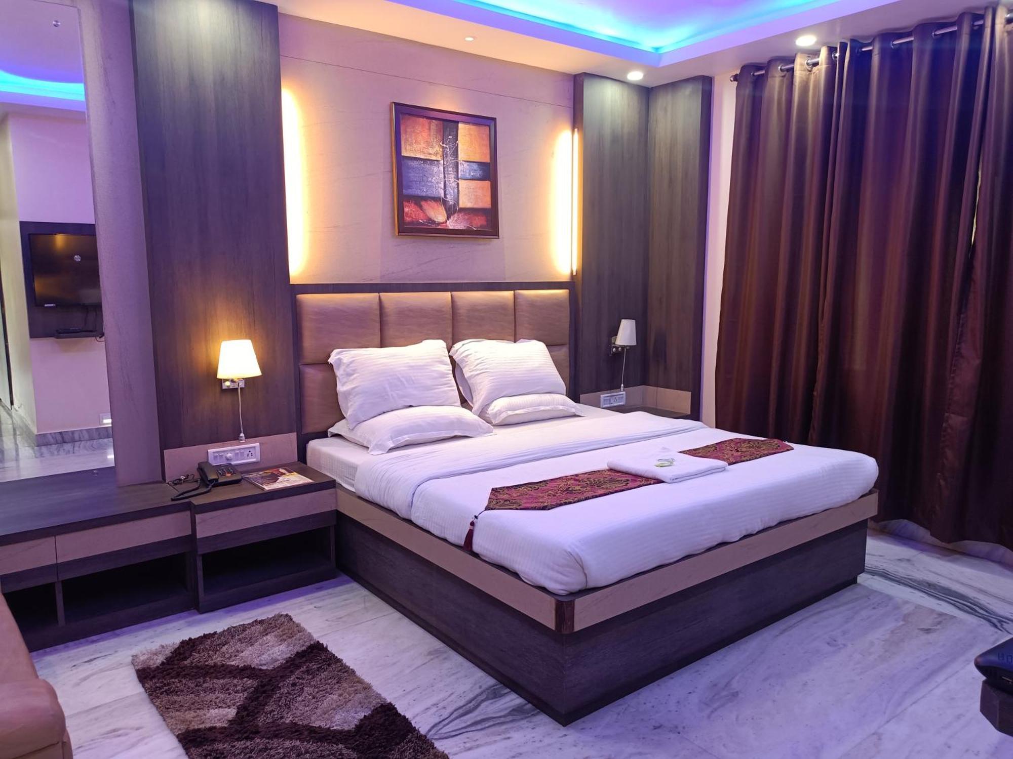 Hotel Sudakshina By Roh Silchar Bagian luar foto